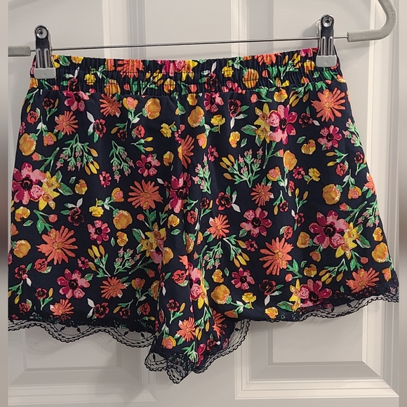 Floral Pull on Shorts - Picture 2 of 6